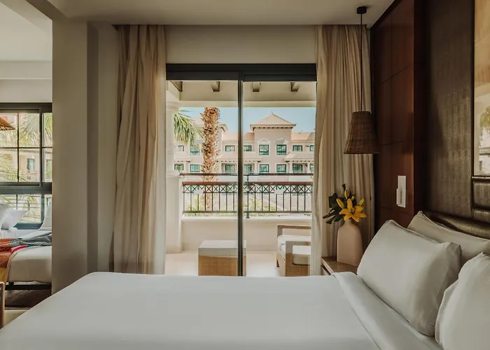 Gran Melia Palacio De Isora & فندق Alcalá la Real