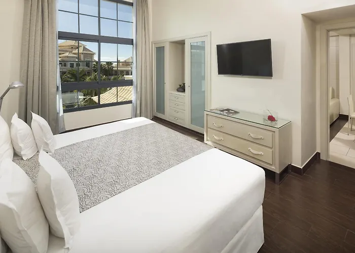 Gran Melia Palacio De Isora & فندق Alcalá la Real